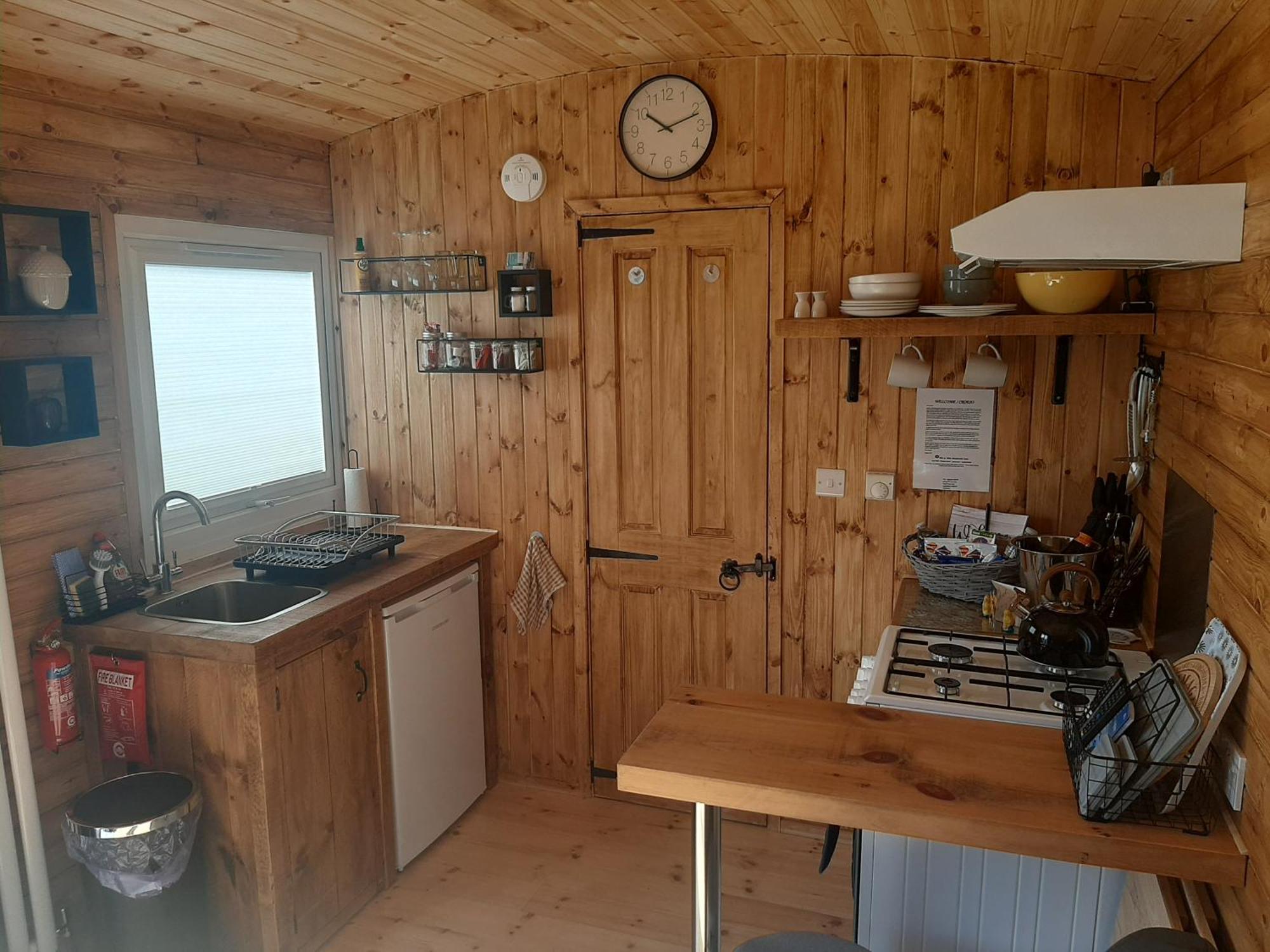 Anglesey New Modern Shepherds Hut With Spa Hot Tub Gwalchmai Экстерьер фото